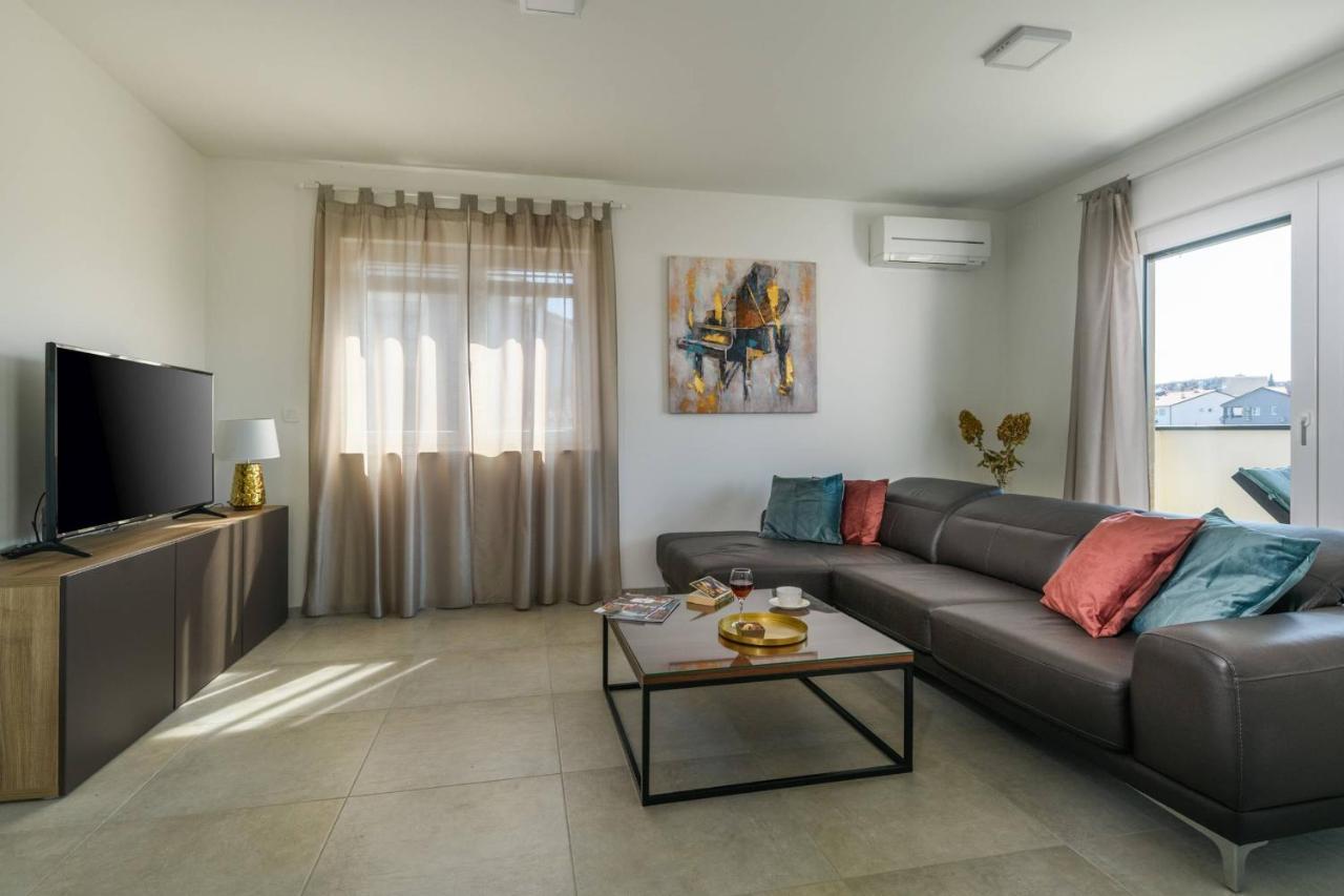 Villa Dora Pula Exteriér fotografie
